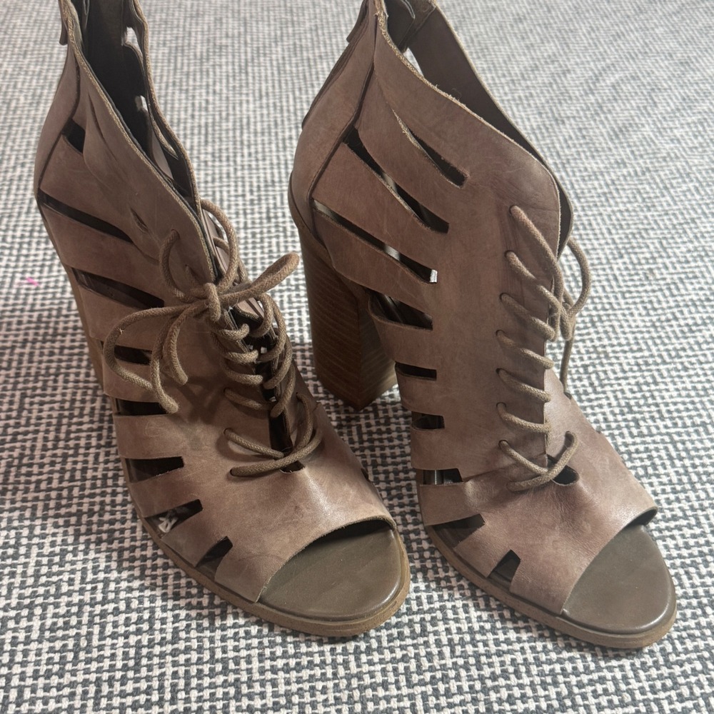 BCBGeneration Taupe Leather Cage Booties Lace Up Block Heel Open Toe Size 8M 38